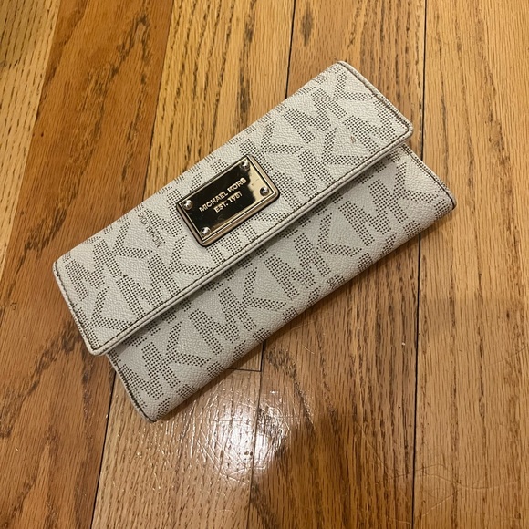 Michael Kors Trifold Wallet with Checkbook Insert - Picture 1 of 12